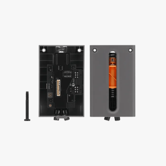 Box grigio con finestra interna per Buffer Filamento Bambu Lab P2S, con inserti arancione e nero visibili attraverso l’apertura verticale